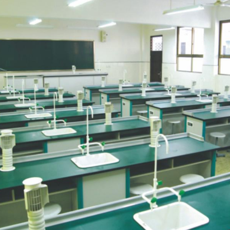 Tabla de experimentos de química de dos personas de laboratorio